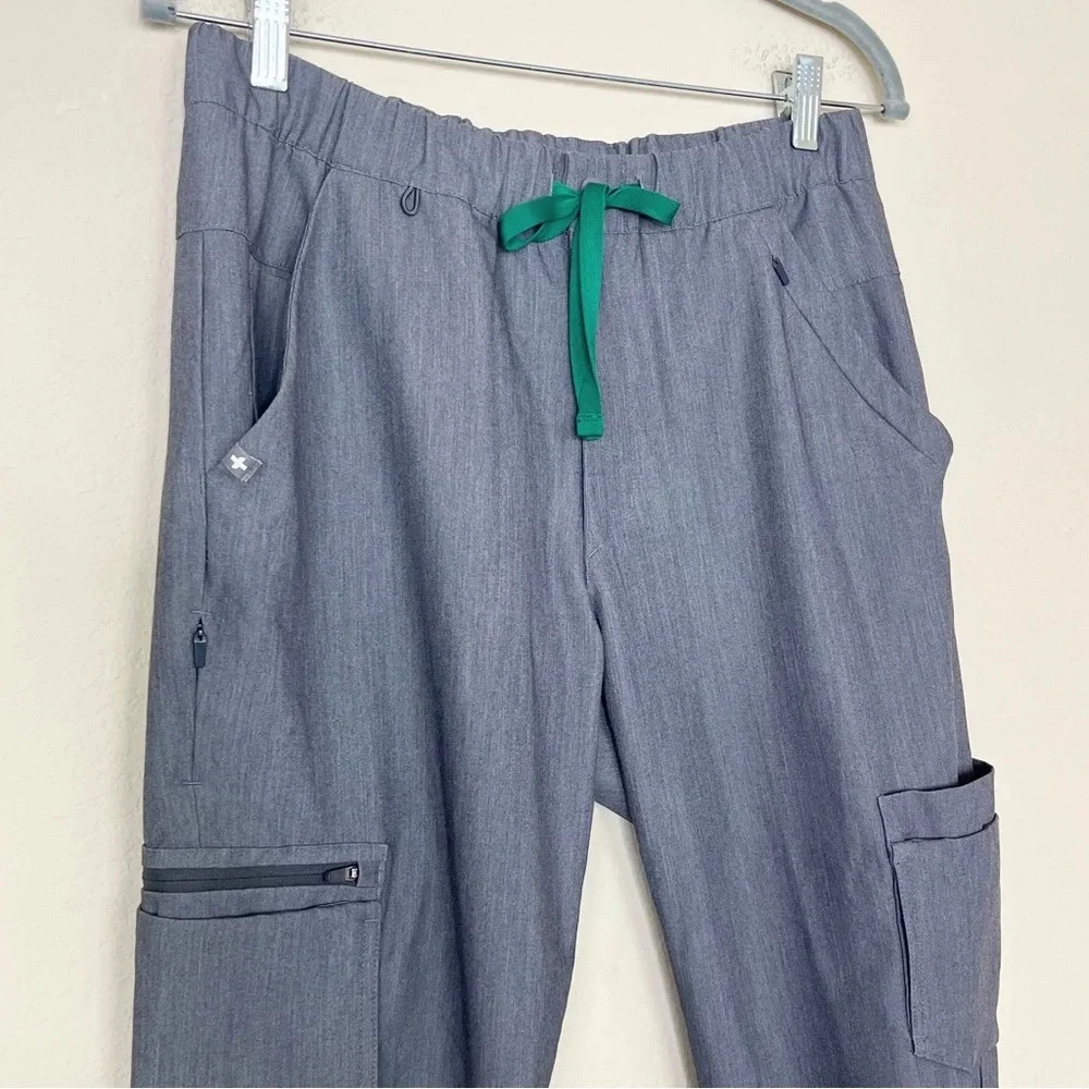 FIGS Men’s Gray Cargo‎ Jogger Scrub Pants